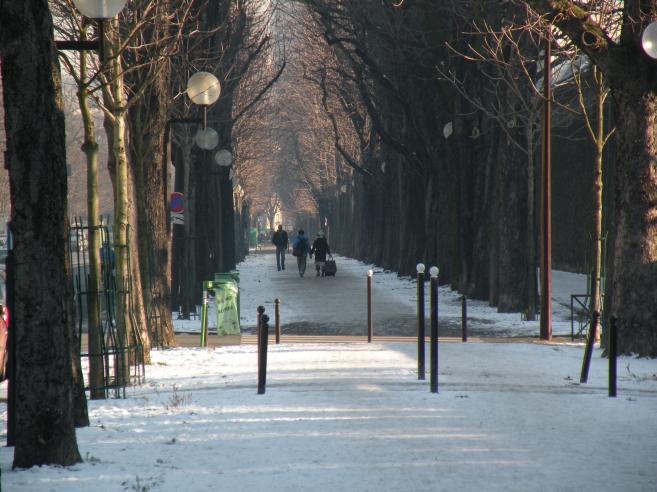  trottoir du bd Arago longeant la prison de la Santé